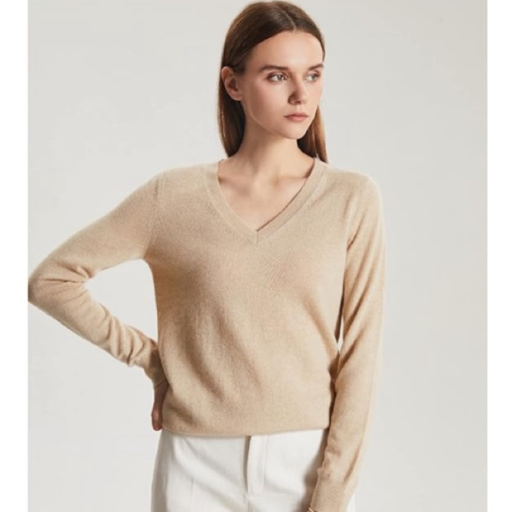 Halogen 100% Cashmere Cream V Neck Sweater